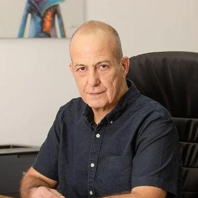 הלוגו של ד״ר מיקי הר גיל